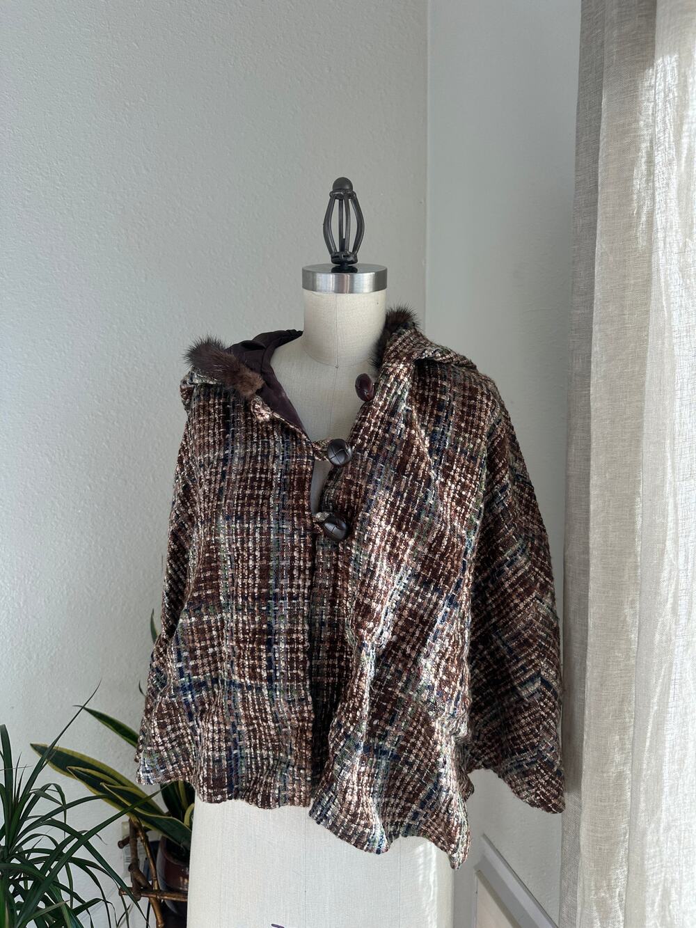 Lesdeuxamies Cape Brown Plaid Hooded Cape Fur Trim Toggle Cloak Poncho Vintage
